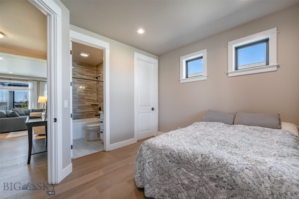 950 White Horse Loop