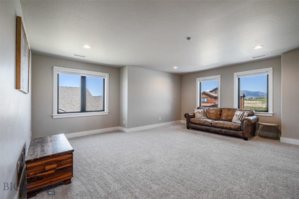 950 White Horse Loop