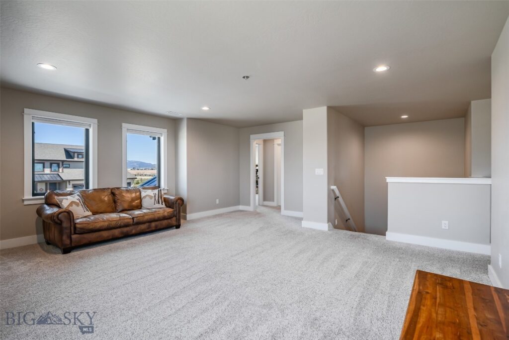 950 White Horse Loop
