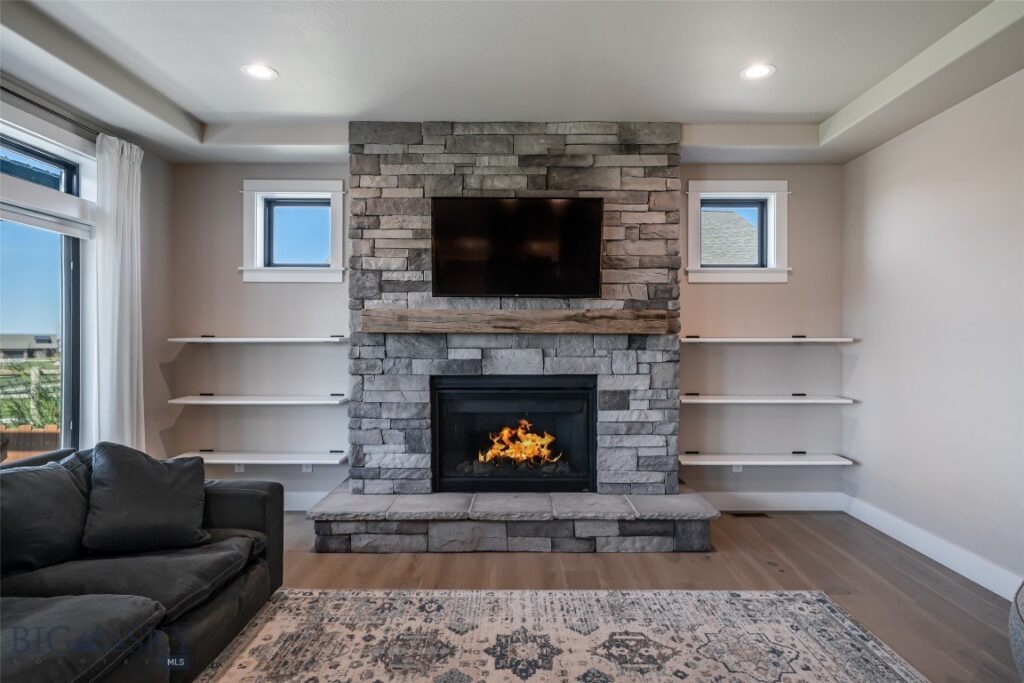 950 White Horse Loop
