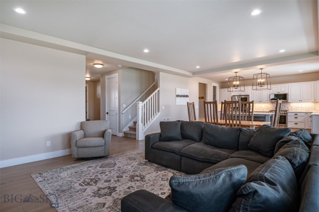 950 White Horse Loop
