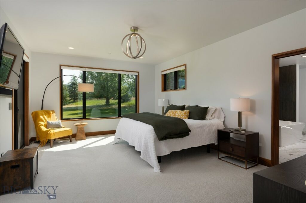 989 Bridger Lake