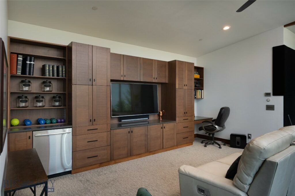989 Bridger Lake