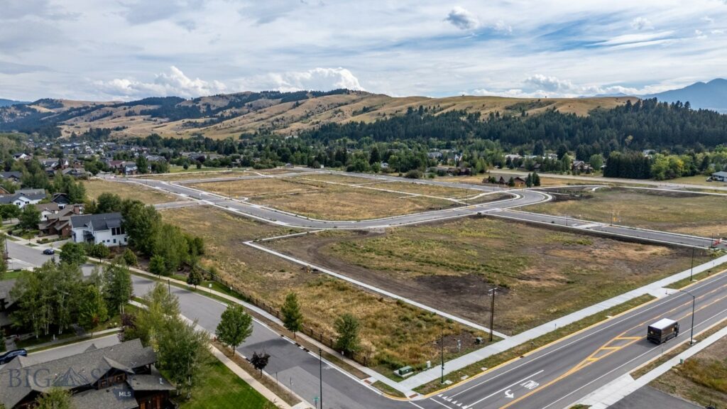 TBD Canyon Gate/Lucy Lane Boulevard