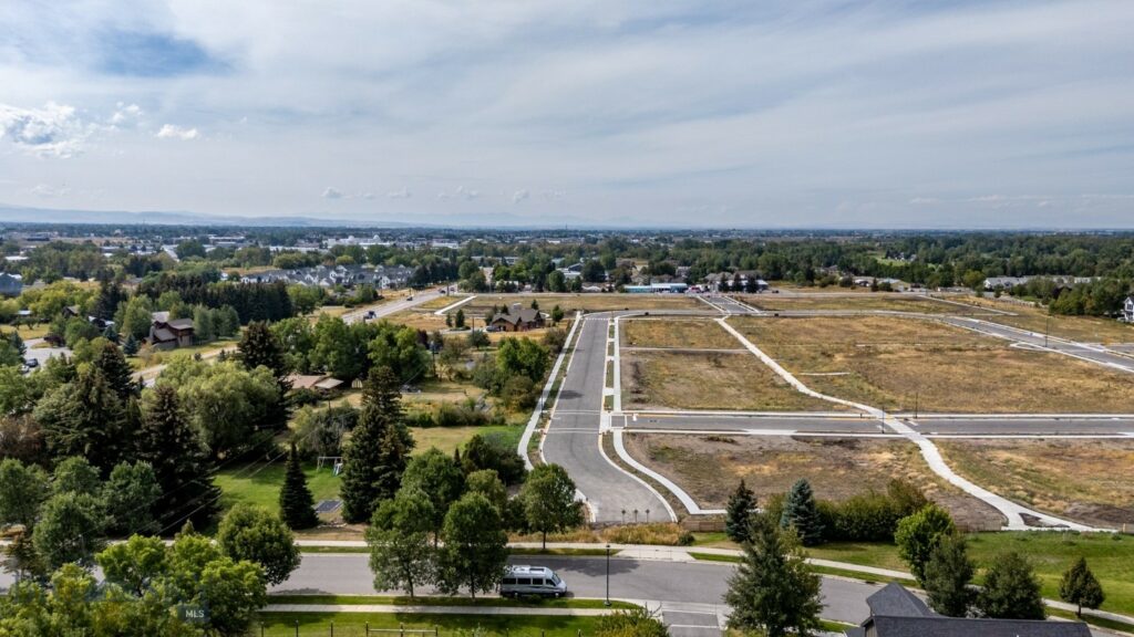 TBD Canyon Gate/Lucy Lane Boulevard