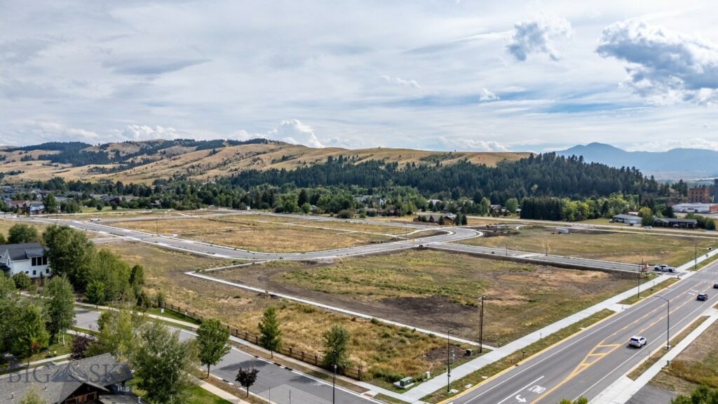 TBD Canyon Gate/Lucy Lane Boulevard
