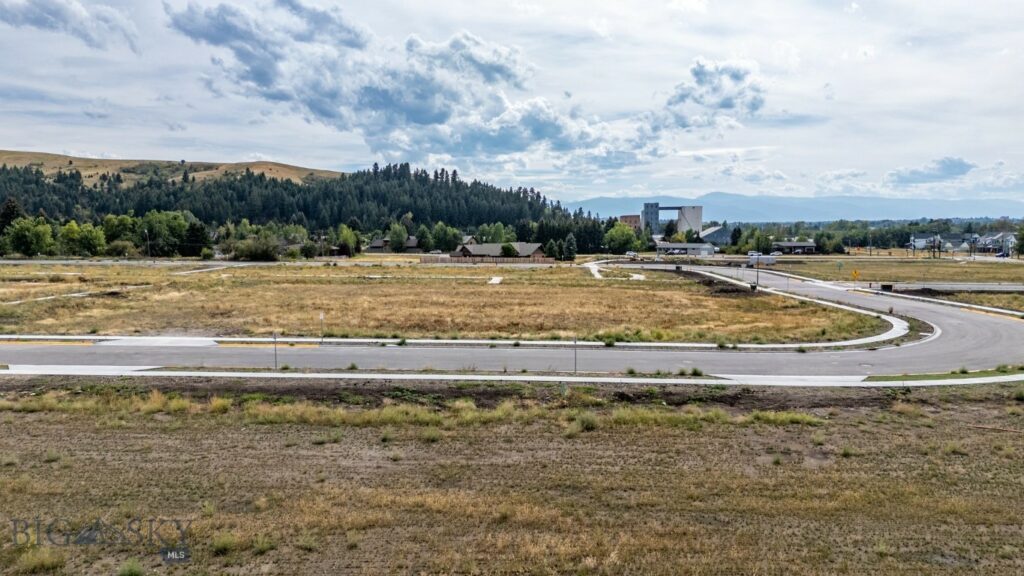 TBD Canyon Gate/Lucy Lane Boulevard